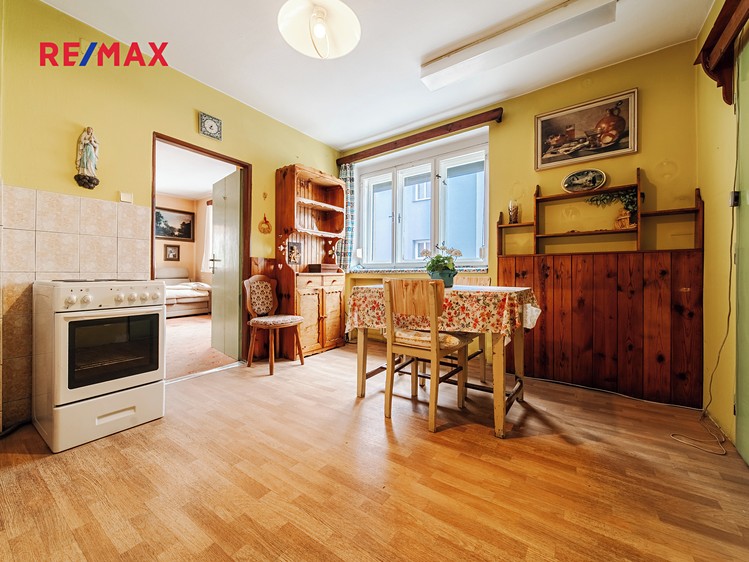 Prodej rodinného domu 284 m², pozemek 483 m² - foto 5