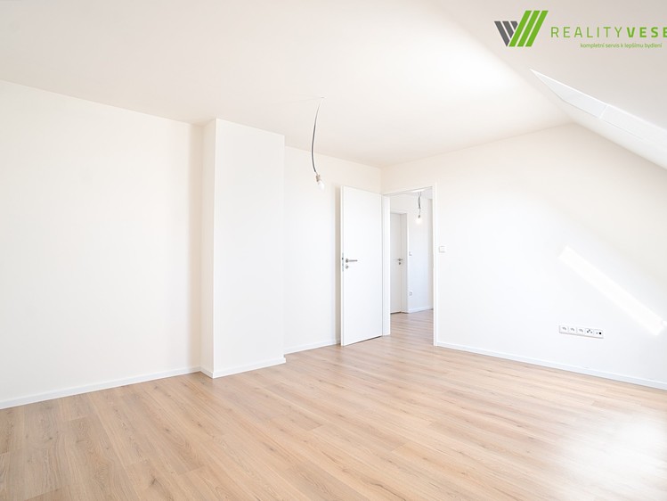 Prodej  rodinného domu 240 m², pozemek 369 m² - foto 6