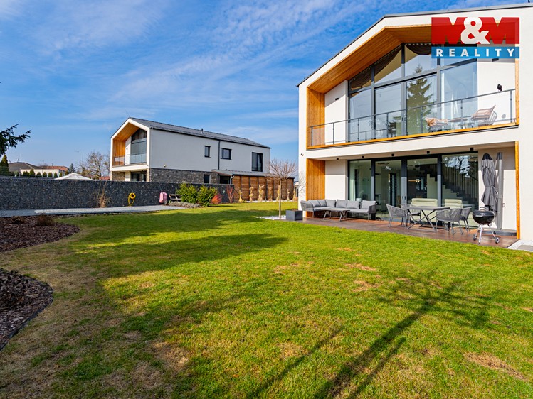 Prodej  rodinného domu 297 m², pozemek 766 m² - foto 4