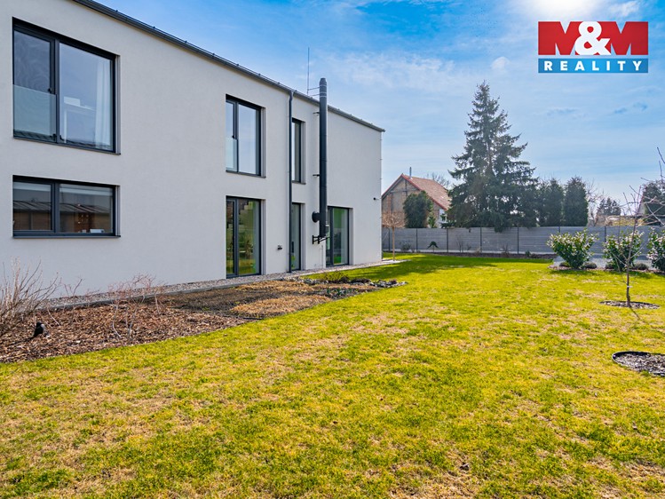 Prodej  rodinného domu 297 m², pozemek 766 m² - foto 7