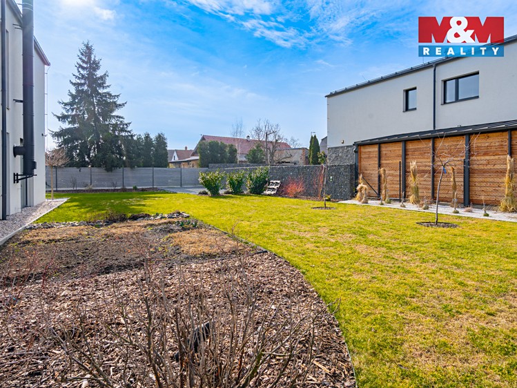 Prodej  rodinného domu 297 m², pozemek 766 m² - foto 6
