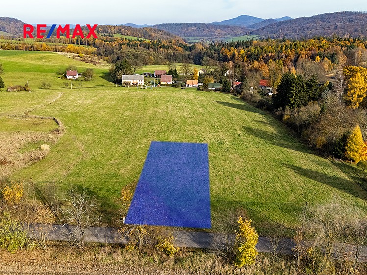 Prodej stavebního pozemku 1 104 m² - foto 1