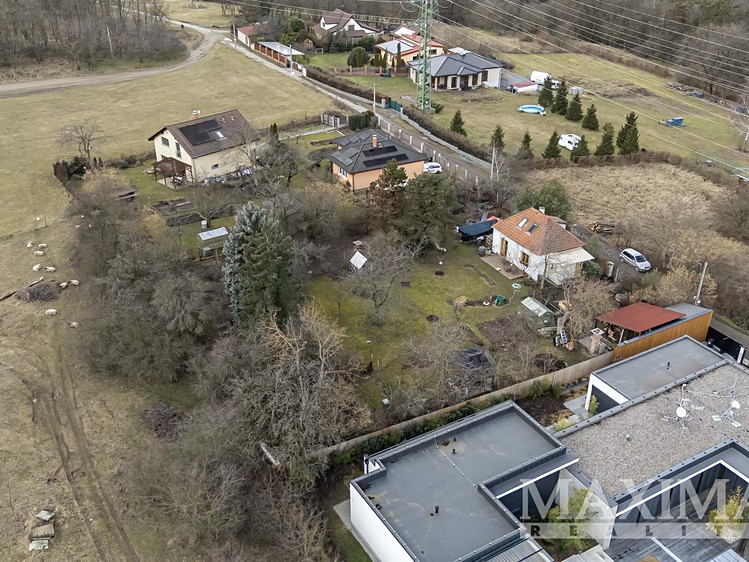 Prodej stavebního pozemku 890 m² - foto 4