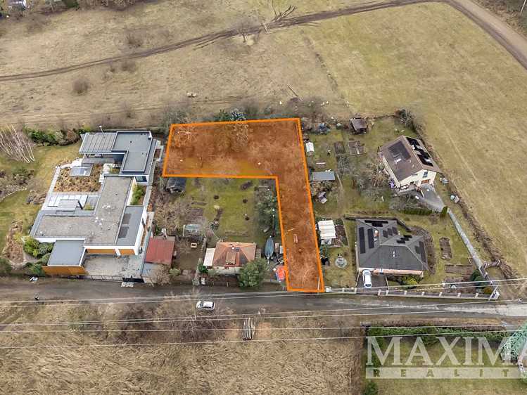 Prodej stavebního pozemku 890 m² - foto 3