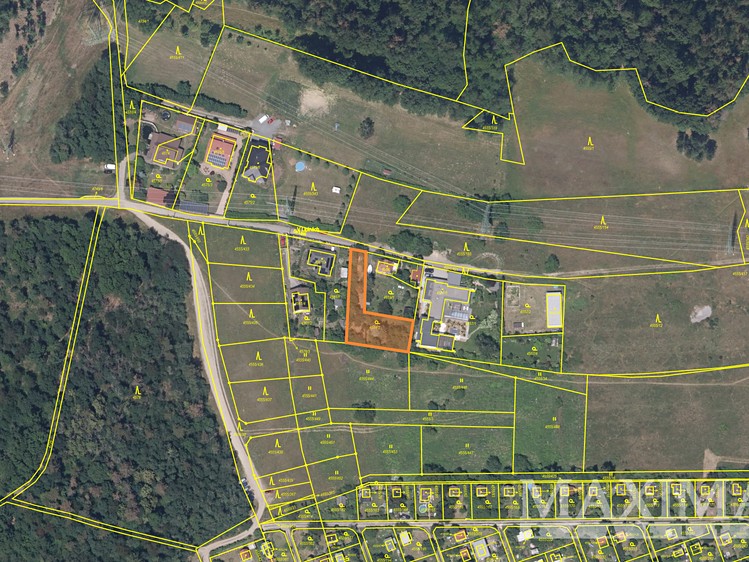 Prodej stavebního pozemku 890 m² - foto 2