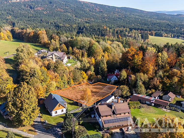 Prodej stavebního pozemku 1 616 m² - foto 1