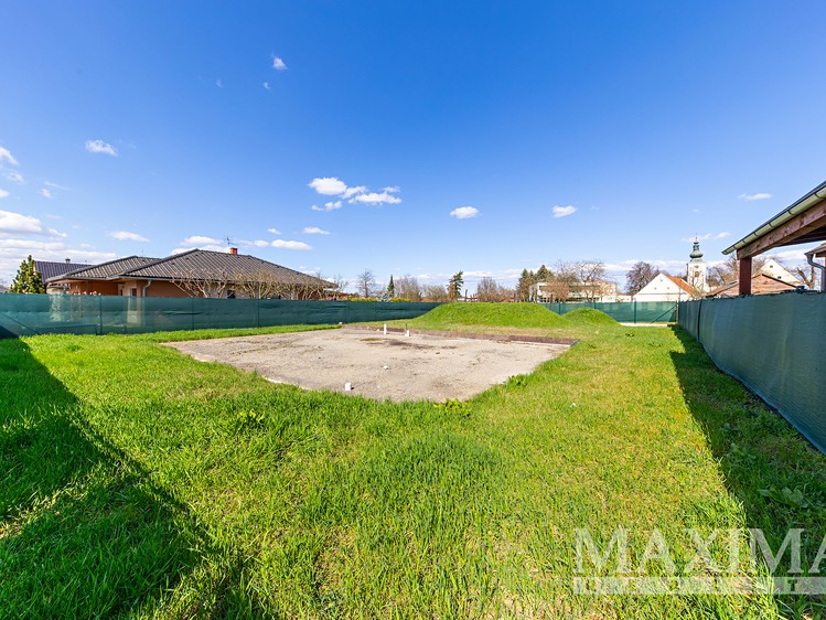 Prodej stavebního pozemku 533 m² - foto 8