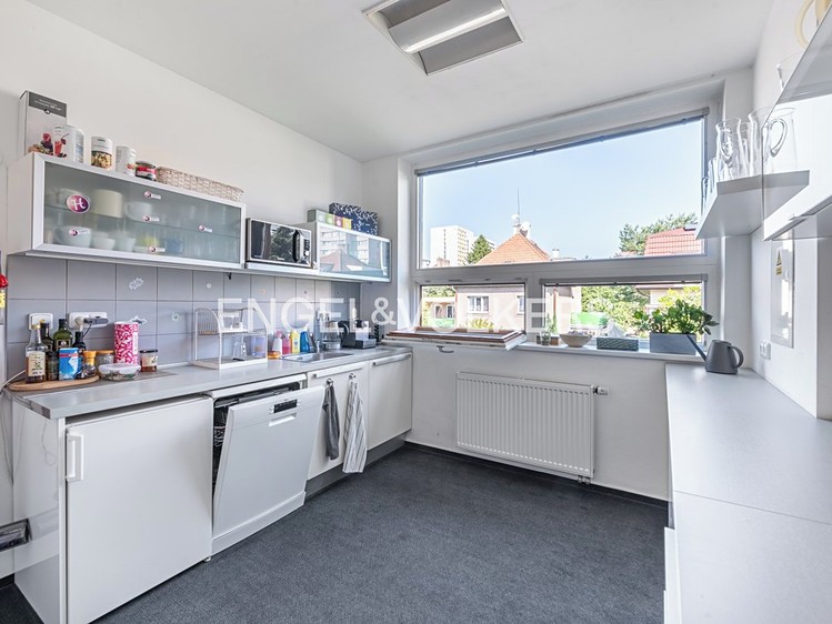 Pronájem kanceláře 226 m² - foto 5