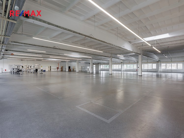 Pronájem výrobní haly, prostoru 1 300 m² - foto 1