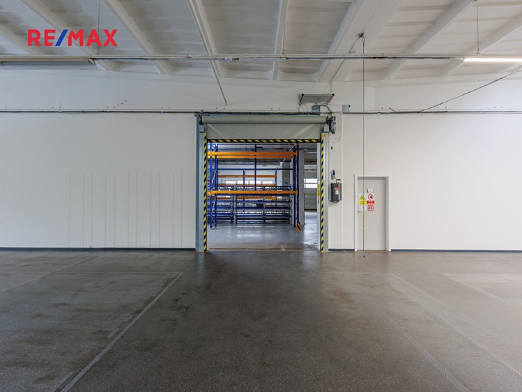 Pronájem výrobní haly, prostoru 1 300 m² - foto 3