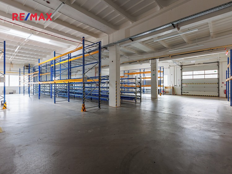 Pronájem výrobní haly, prostoru 1 300 m² - foto 4