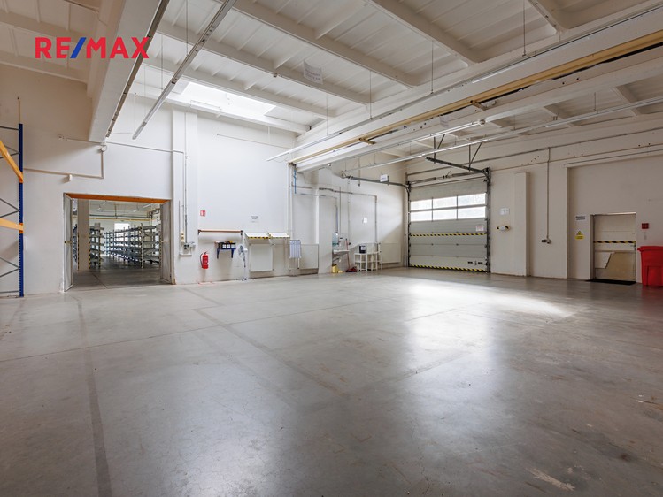 Pronájem výrobní haly, prostoru 1 300 m² - foto 5
