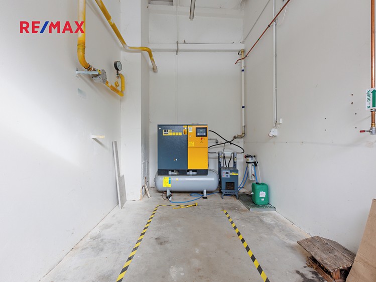 Pronájem výrobní haly, prostoru 1 300 m² - foto 7