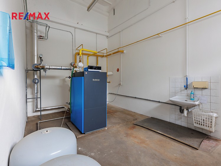 Pronájem výrobní haly, prostoru 1 300 m² - foto 6