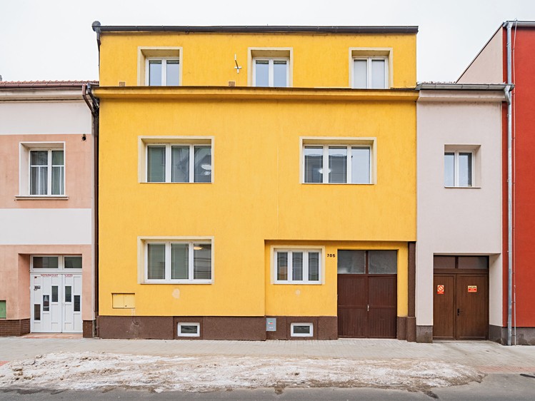Prodej rodinného domu 400 m², pozemek 326 m² - foto 1