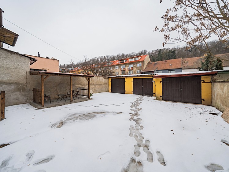 Prodej rodinného domu 400 m², pozemek 326 m² - foto 2