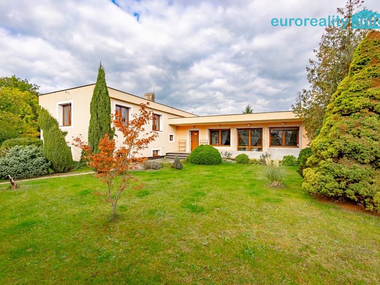 Prodej rodinného domu 196 m², pozemek 2 259 m² - foto 1