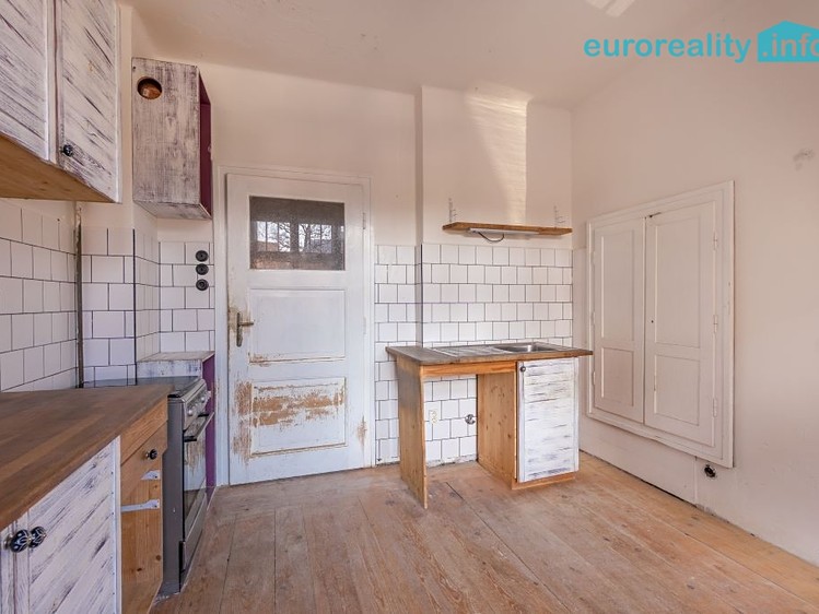 Prodej rodinného domu 218 m², pozemek 191 m² - foto 8