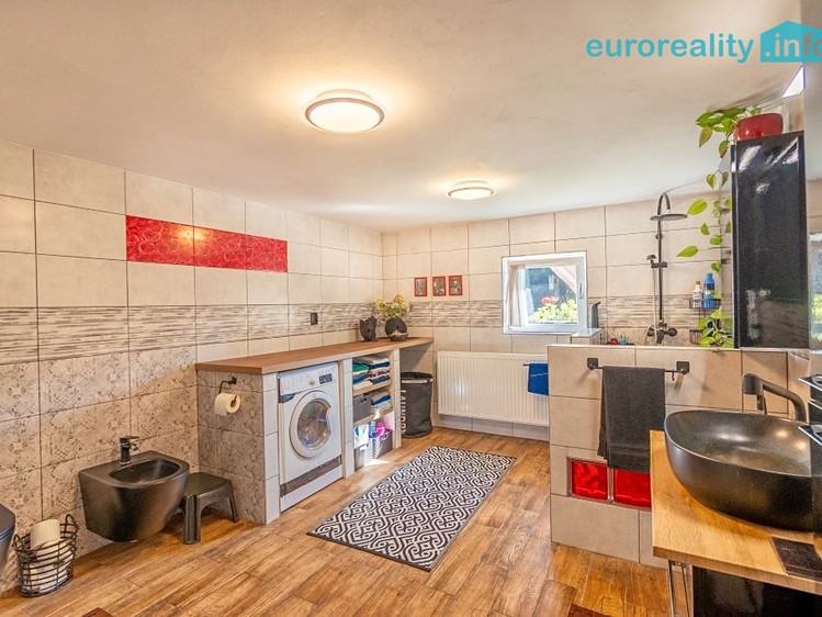 Prodej rodinného domu 239 m², pozemek 1 610 m² - foto 4