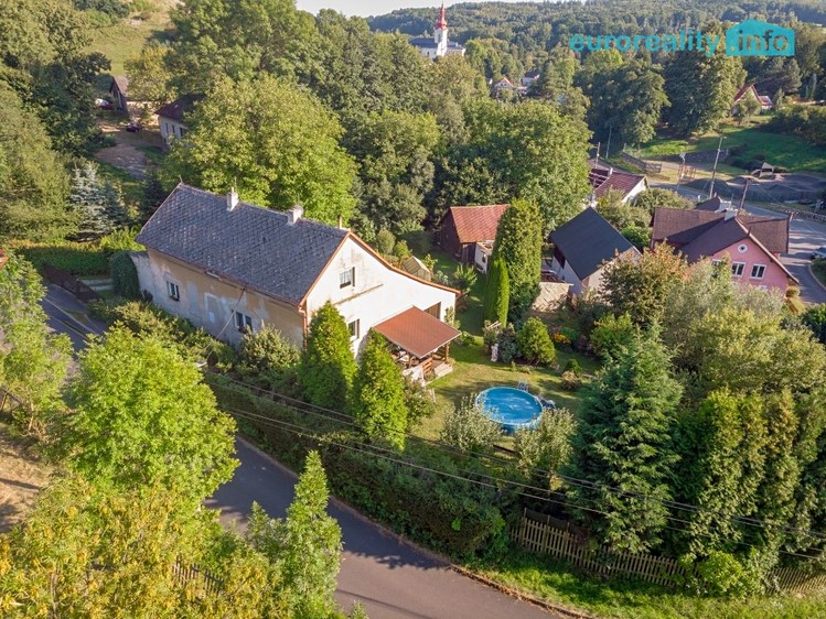 Prodej rodinného domu 239 m², pozemek 1 610 m² - foto 1