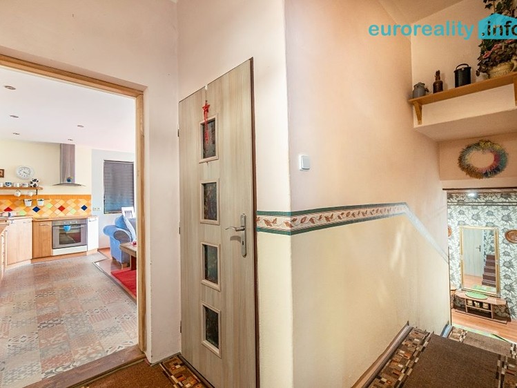 Prodej rodinného domu 239 m², pozemek 1 610 m² - foto 7