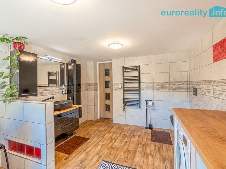 Prodej rodinného domu 239 m², pozemek 1 610 m² - foto 6
