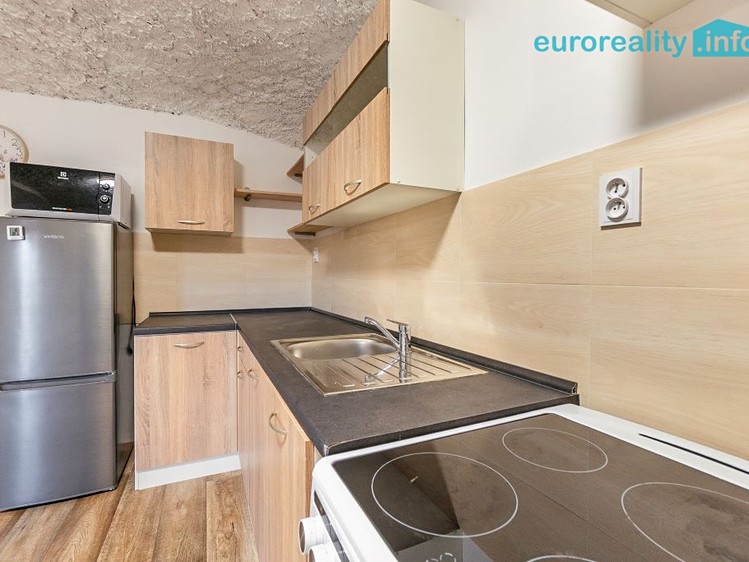 Prodej rodinného domu 272 m², pozemek 857 m² - foto 3