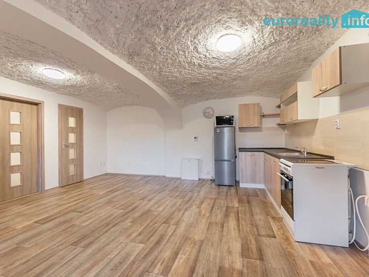 Prodej rodinného domu 272 m², pozemek 857 m² - foto 4