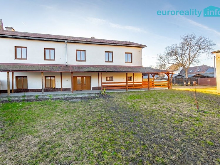 Prodej rodinného domu 272 m², pozemek 857 m² - foto 1