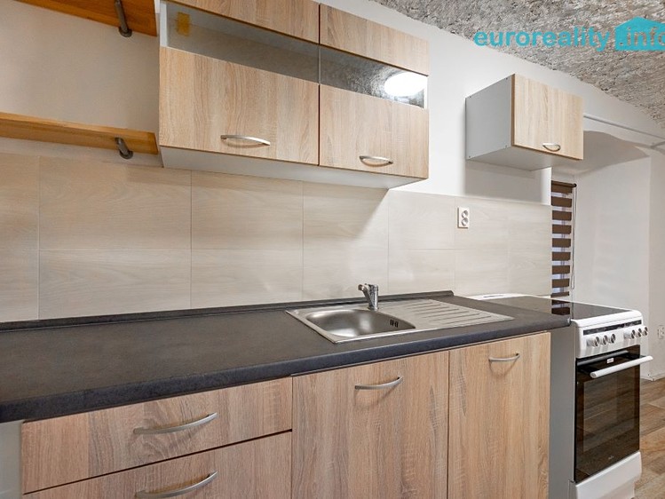 Prodej rodinného domu 272 m², pozemek 857 m² - foto 8