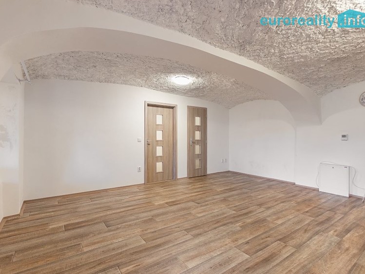 Prodej rodinného domu 272 m², pozemek 857 m² - foto 5