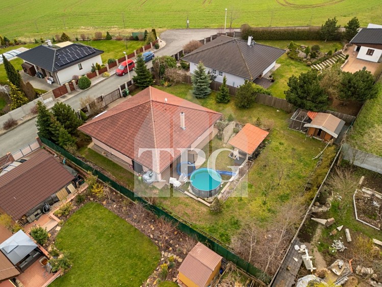 Prodej rodinného domu 144 m², pozemek 827 m² - foto 1