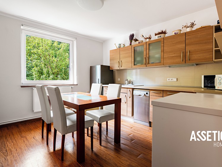 Prodej rodinného domu 244 m², pozemek 792 m² - foto 4
