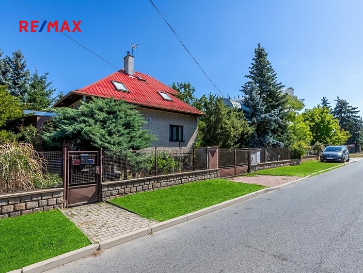 Prodej rodinného domu 181 m², pozemek 900 m² - foto 4