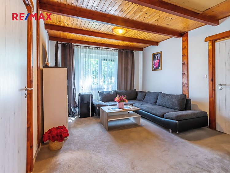 Prodej rodinného domu 181 m², pozemek 900 m² - foto 1