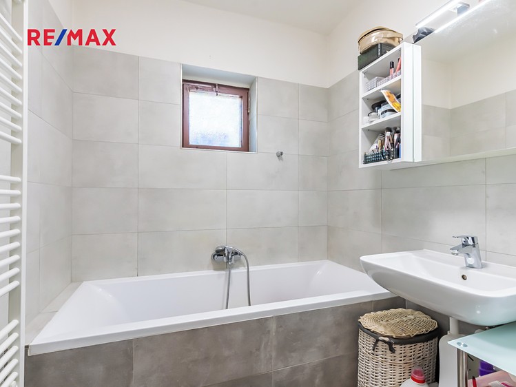 Prodej rodinného domu 181 m², pozemek 900 m² - foto 7