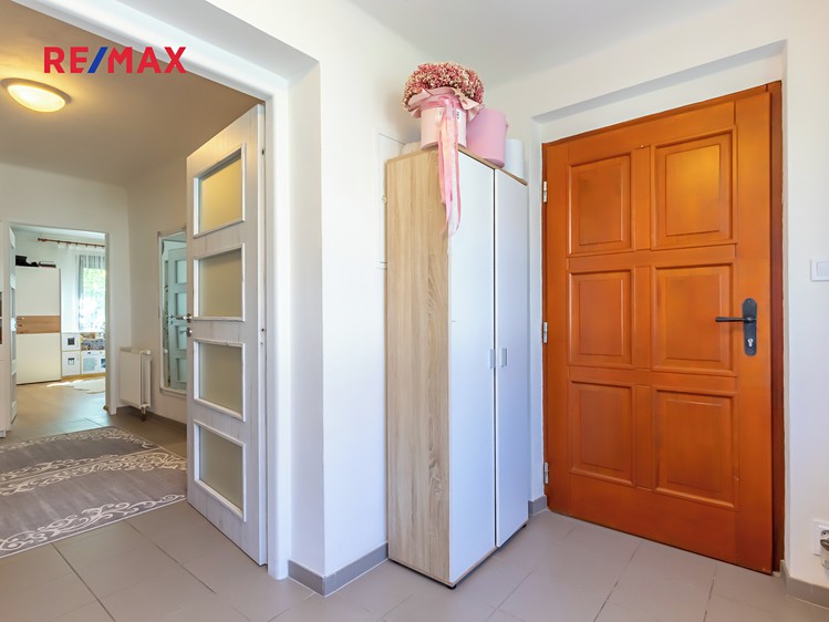 Prodej rodinného domu 181 m², pozemek 900 m² - foto 8