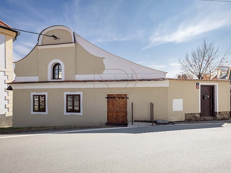 Prodej rodinného domu 250 m², pozemek 461 m² - foto 1