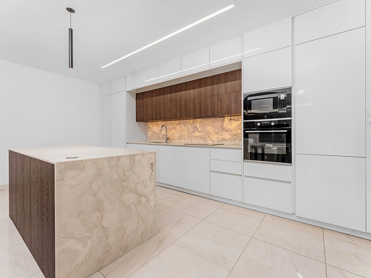 Prodej rodinného domu 265 m², pozemek 600 m² - foto 1