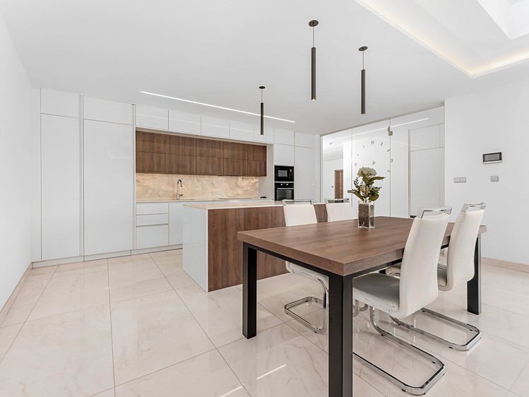 Prodej rodinného domu 265 m², pozemek 600 m² - foto 2