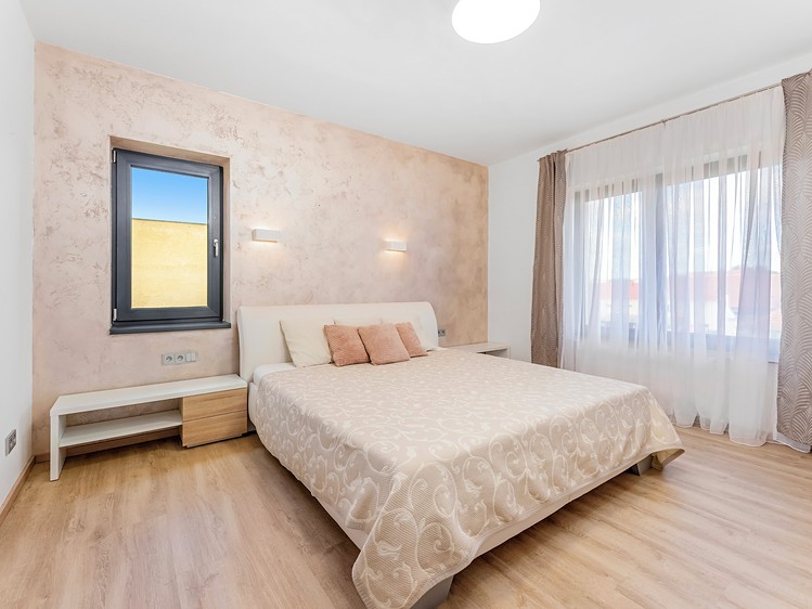 Prodej rodinného domu 265 m², pozemek 600 m² - foto 8
