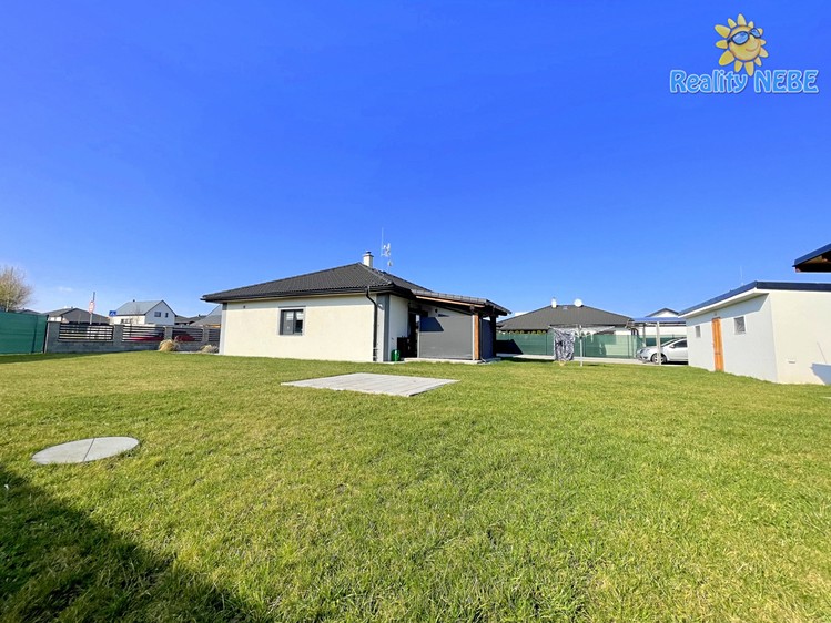 Prodej rodinného domu 109 m², pozemek 762 m² - foto 2