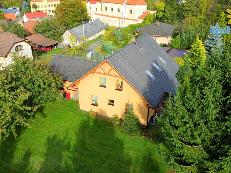 Prodej rodinného domu 151 m², pozemek 1 044 m² - foto 2