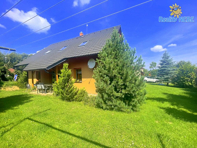 Prodej rodinného domu 151 m², pozemek 1 044 m² - foto 1