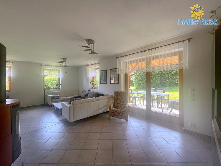 Prodej rodinného domu 151 m², pozemek 1 044 m² - foto 7