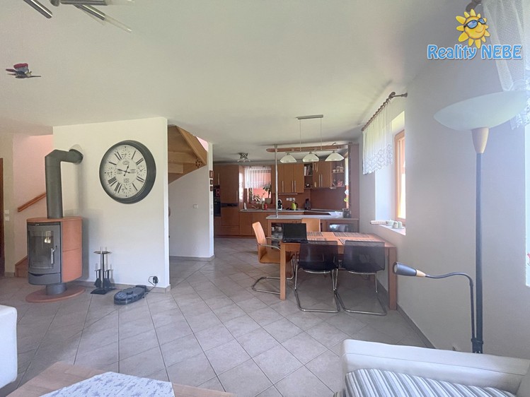 Prodej rodinného domu 151 m², pozemek 1 044 m² - foto 8