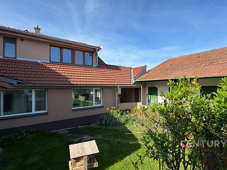 Prodej rodinného domu 174 m², pozemek 863 m² - foto 1