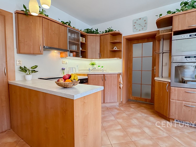 Prodej rodinného domu 174 m², pozemek 863 m² - foto 8