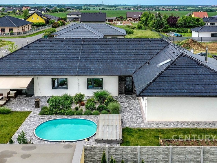Prodej rodinného domu 417 m², pozemek 1 139 m² - foto 1