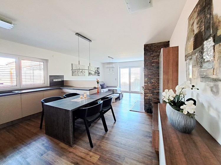 Prodej rodinného domu 190 m², pozemek 926 m² - foto 1